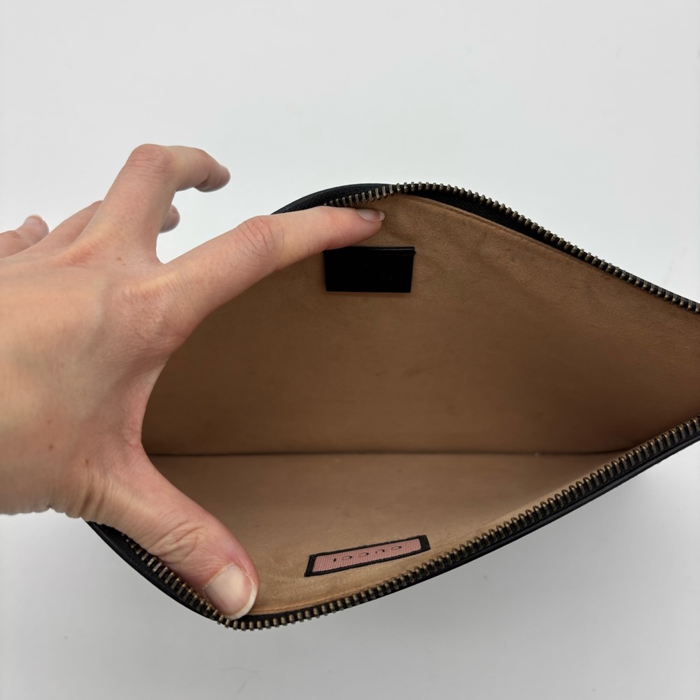 Gucci Ghost Graffiti Pouch - image 6